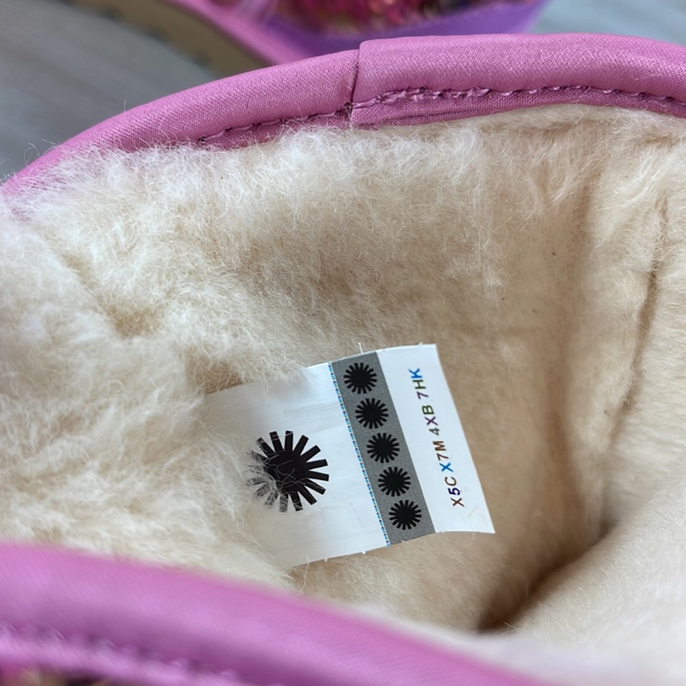 🍁UGG🍁 CLASSIC SHORT SEQUIN PINK TONAL BOOTS - Picture 13 of 15